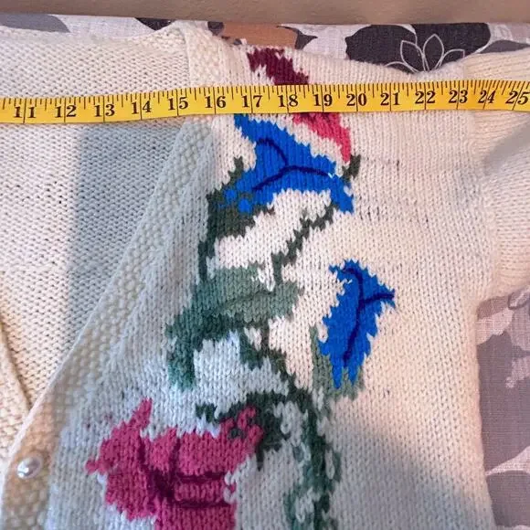 Vintage Cottagecore Hand Knit Crochet Granny Sweater Flower Pearl Buttons L XL - Picture 15 of 16